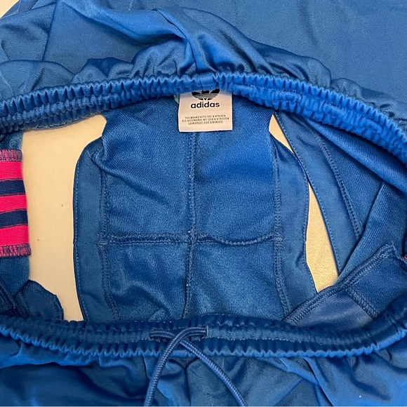 ADIDAS ORIGINALS WOMEN'S 3D TREFOIL SHORTS ~SIZE MEDIUM #GM8513 - Picture 6 of 10